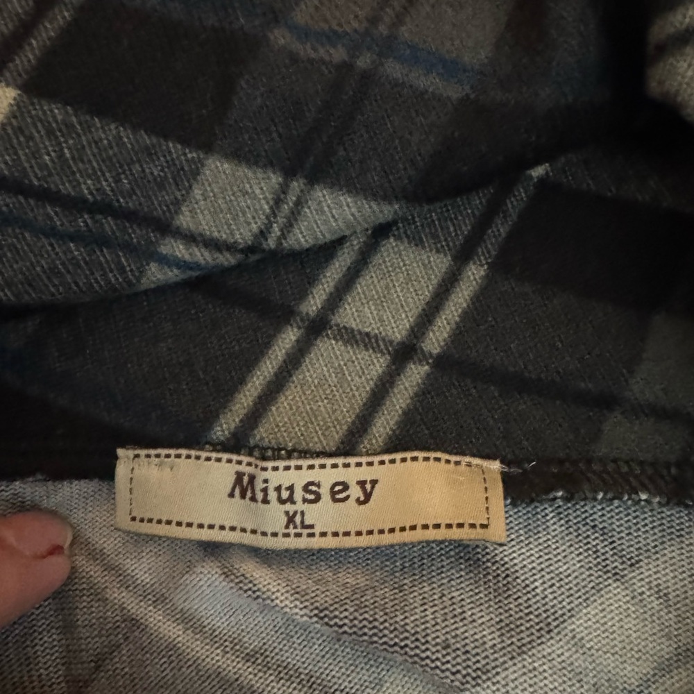 Plaid Button-Accent Women's Hoodie - Picture 4 of 4